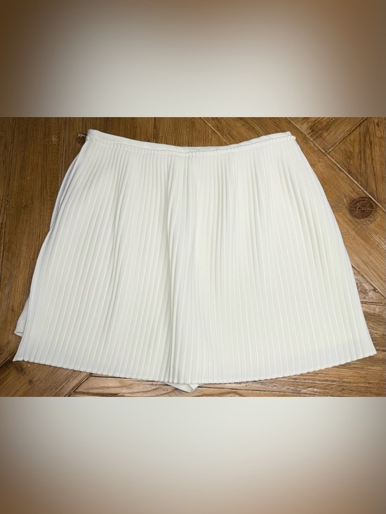 Stylenanda Pants - Stylenanda 3CE Boutique Pleated Wrap Skort Size Small Cream Ivory Pockets Zipper